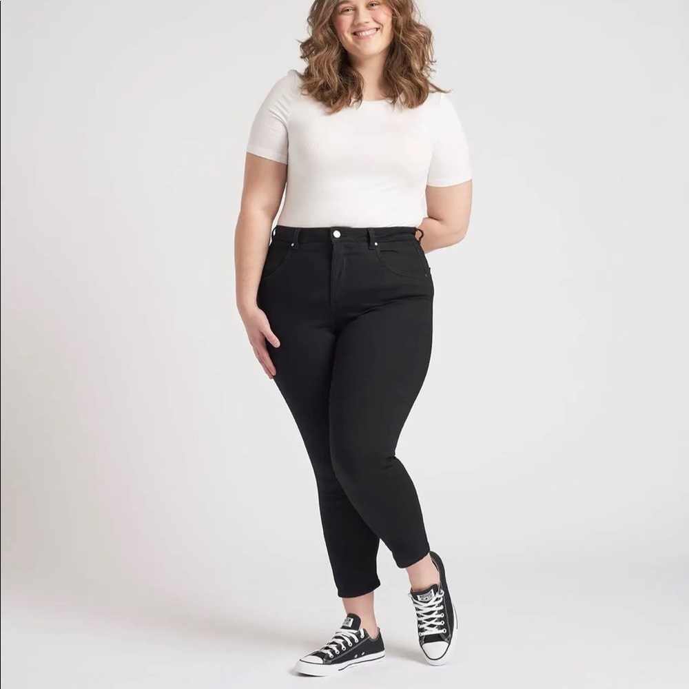 Universal Standard Seine High Rise Skinny Jeans 27 Inch inseam Black Size 16